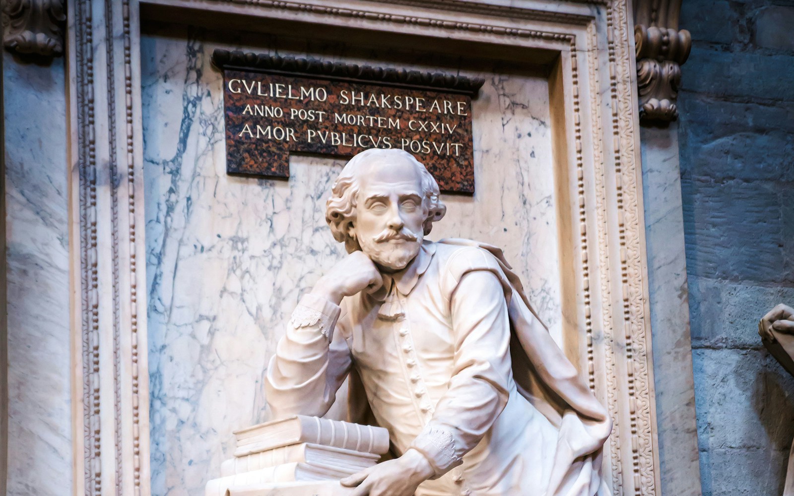 Statue of William Shakespeare at Westminster Abbey, London.