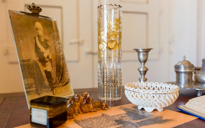 Artifacts in Queen Maria Pia's Chambers, National Palace of Sintra, including a photograph and decorative items.