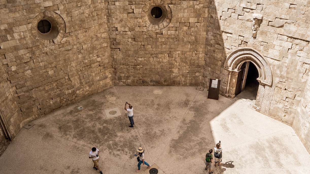 Castel del Monte Timings