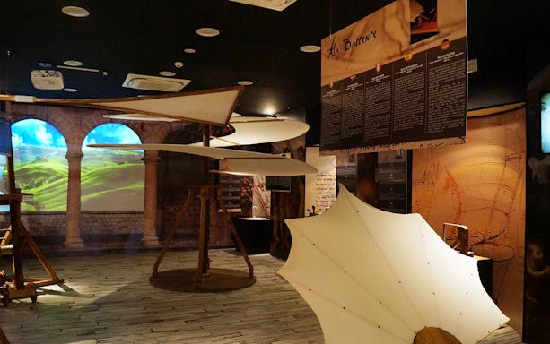 Leonardo da Vinci Experience exhibit with flying machine models and historical displays.