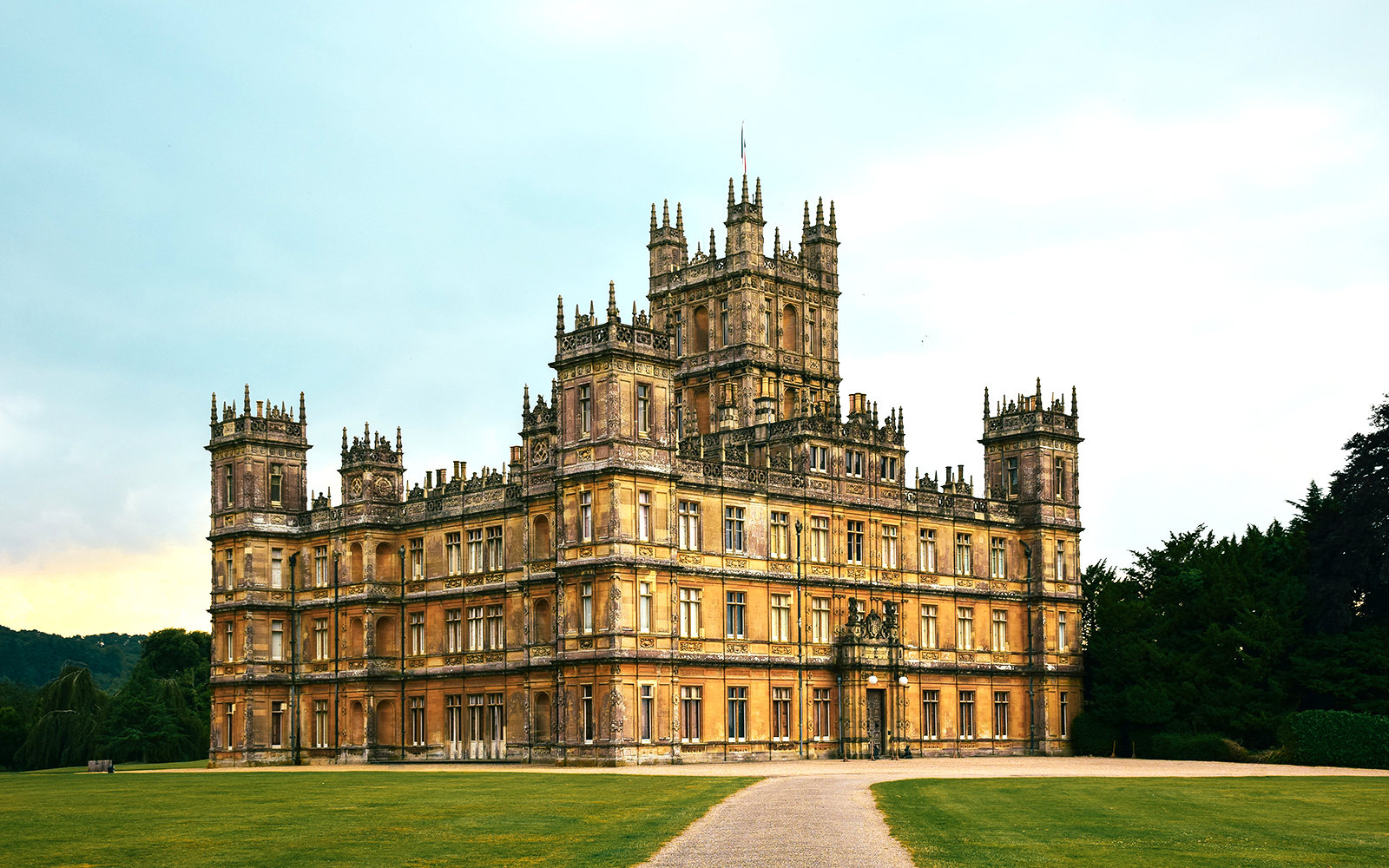 Downton Abbey Tours 2024 | Expert Guided Tours