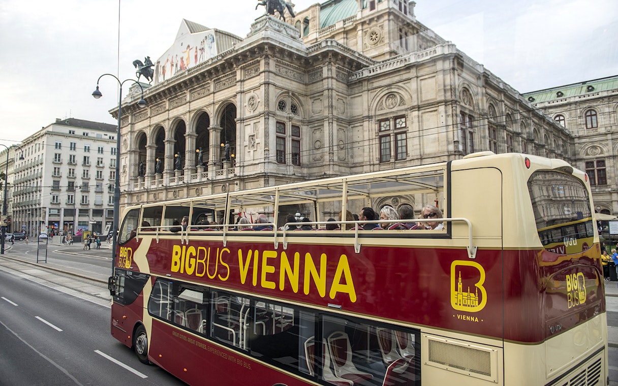 Big Bus tour passing by the Vienna State Opera.