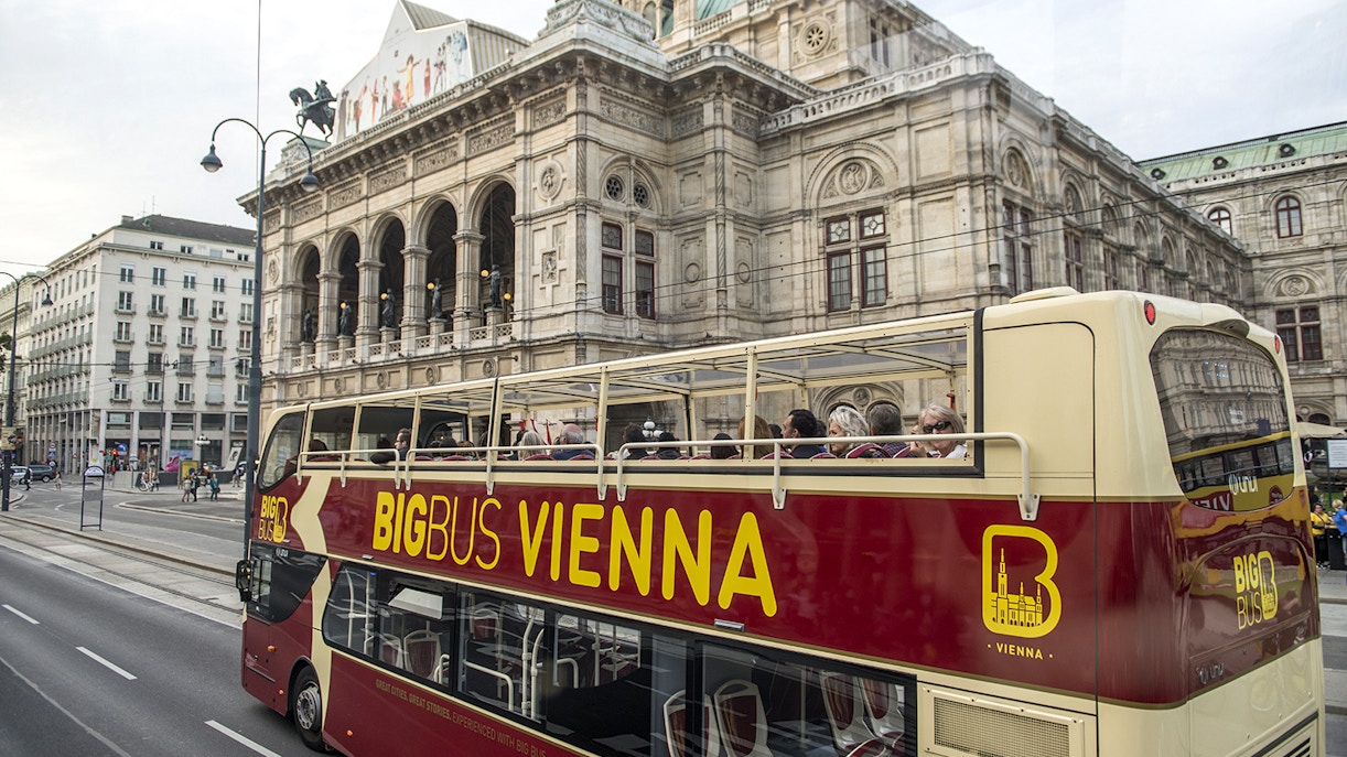 Big Bus tour passing by the Vienna State Opera.