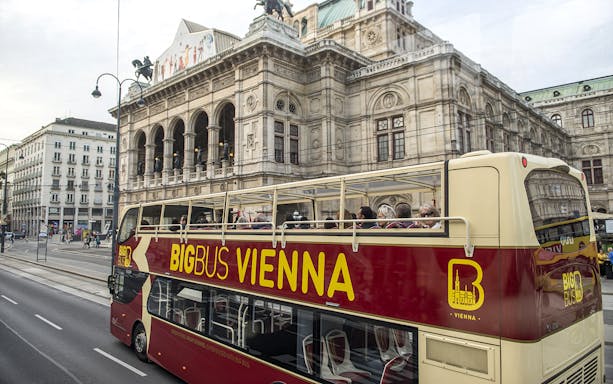 Big Bus tour passing by the Vienna State Opera.