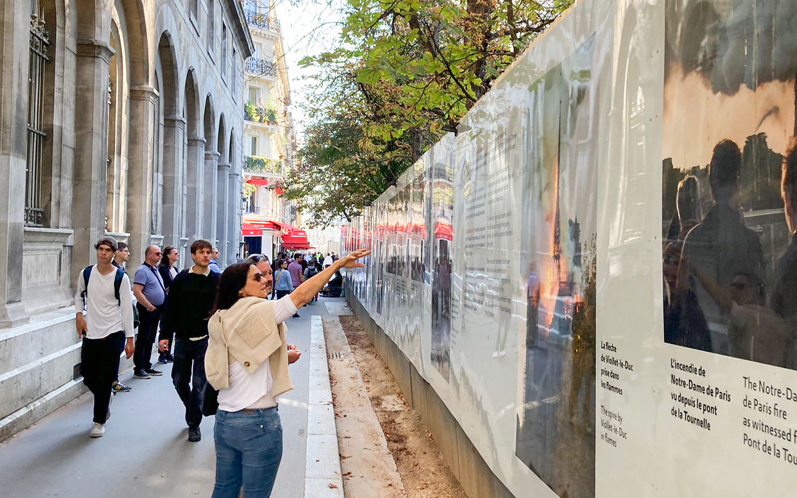 cathedral's crypt & notre dame outdoor guided tour-3