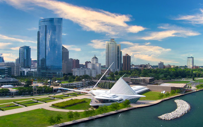 Milwaukee skyline with the Milwaukee Art Museum by Lake Michigan.