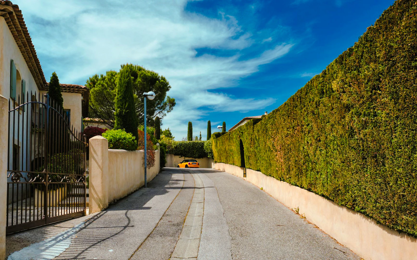 Aix-en-Provence Private Walking Tour with Local Guide (Product 53652)