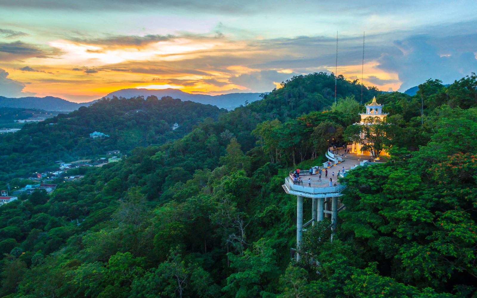 Phuket City Tour with Buffet Lunch: Big Buddha, Old Town & Sunday Market