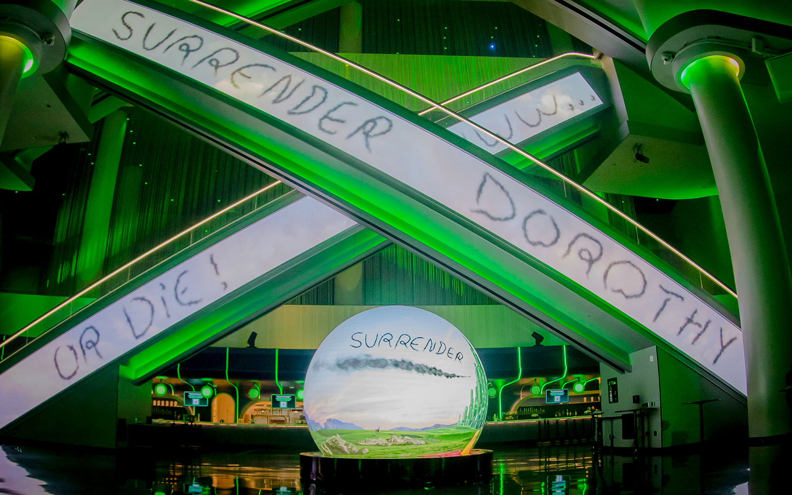 Surrender Dorothy message at Wizard of Oz show, Sphere.