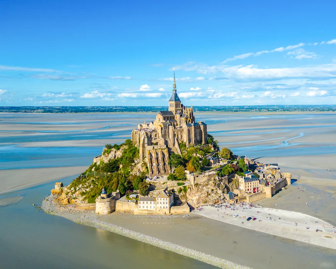 From Bayeux: Small-Group Guided Tour to Mont-Saint-Michel with Transfers and Abbey Entry