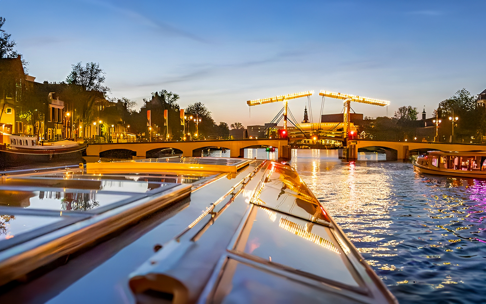 Amsterdam: 1.5 Hour Evening Canal Cruise