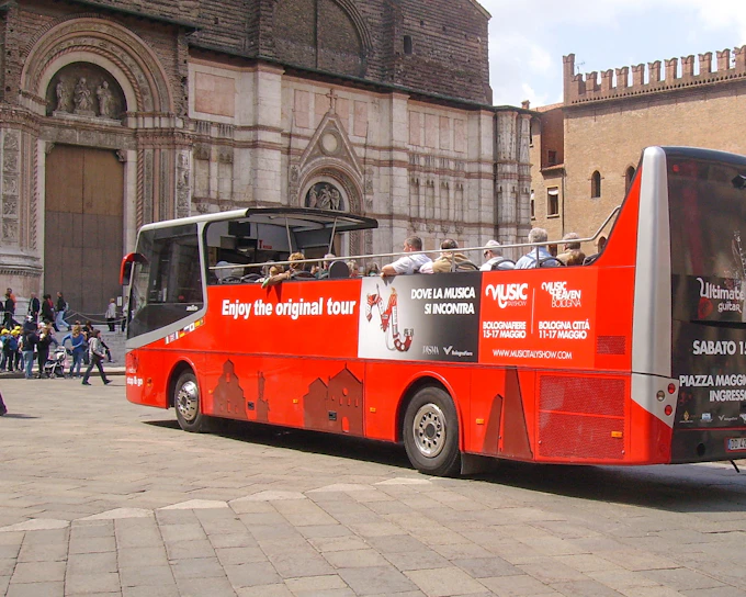 Bologna Open Bus: Hop-on Hop-off Tour with Food Tasting Vouchers