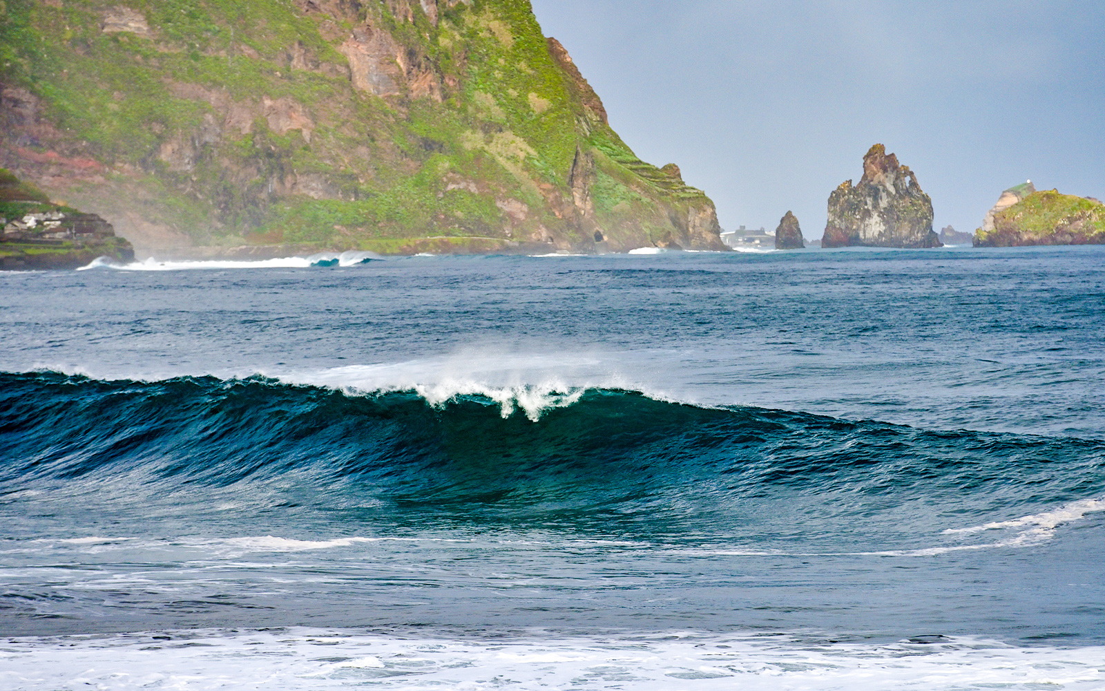 Madeira Surfing waves