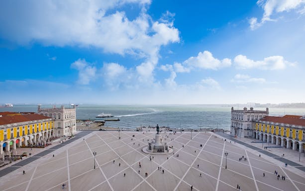 Praça do Comércio in Lisbon with Tagus River view, near Lisboa Story Centre.