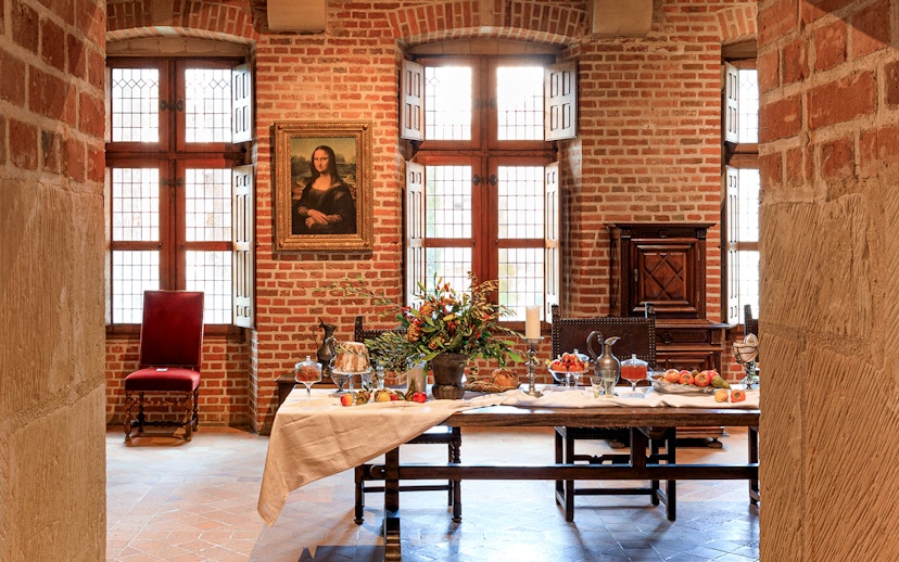 Festive table setting at Clos Lucé Castle with Christmas decorations.