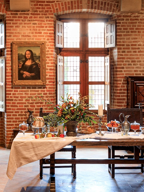 Festive table setting at Clos Lucé Castle with Christmas decorations.