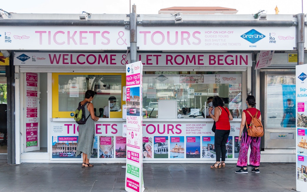 Ticket booth for I Love Rome Hop-On Hop-Off Tour in Rome.