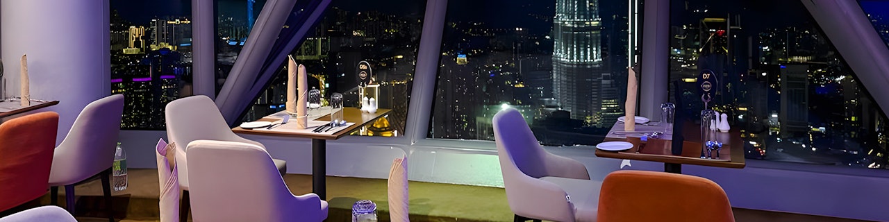 Cena a buffet al ristorante girevole ORBIT nella KL Tower