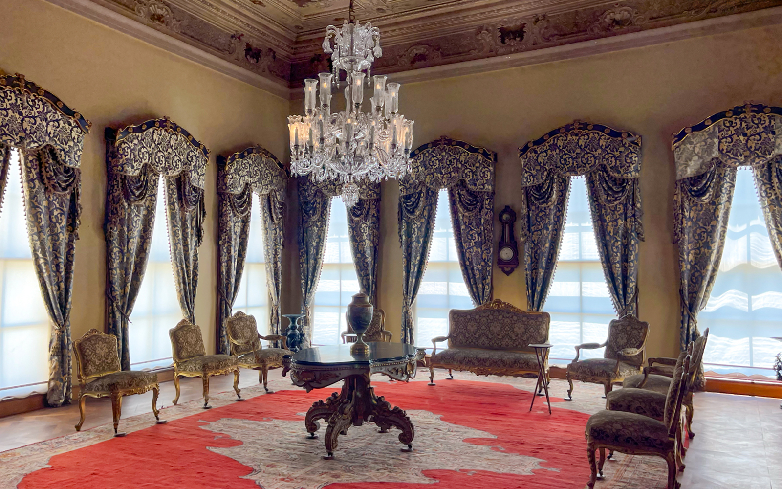 Dolmabahce Palace Skip the Line + Guided Tours