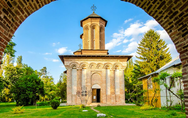 From Bucharest: Slanic Salt Mine & Dracula’s Tomb Day Trip
