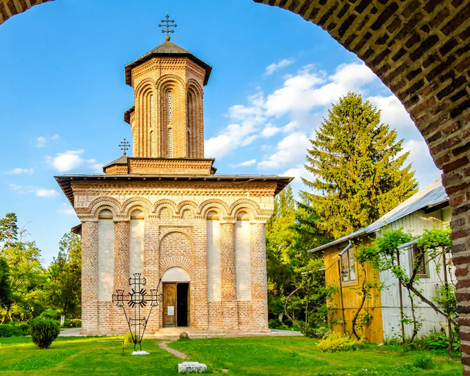 From Bucharest: Slanic Salt Mine & Dracula’s Tomb Day Trip