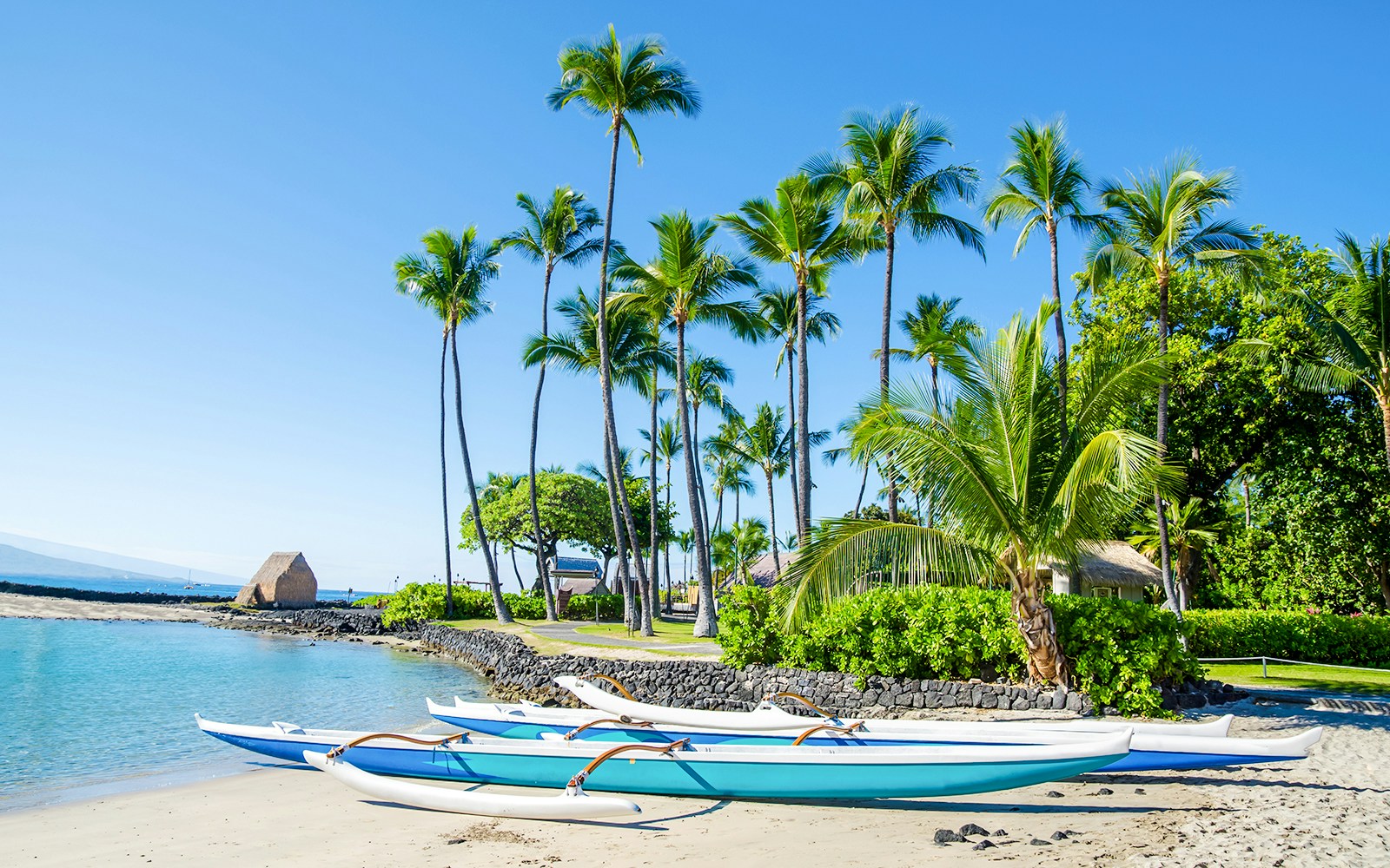 Hawaiian outrigger canoes on Kamakahonu Beach, Kailua-Kona, Big Island, Hawaii.