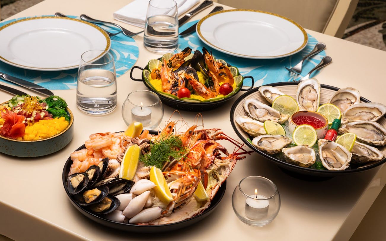 «giardino ocean feast»: ужин-шведский стол с морепродуктами в ресторане, оформленном в стиле версаче-3