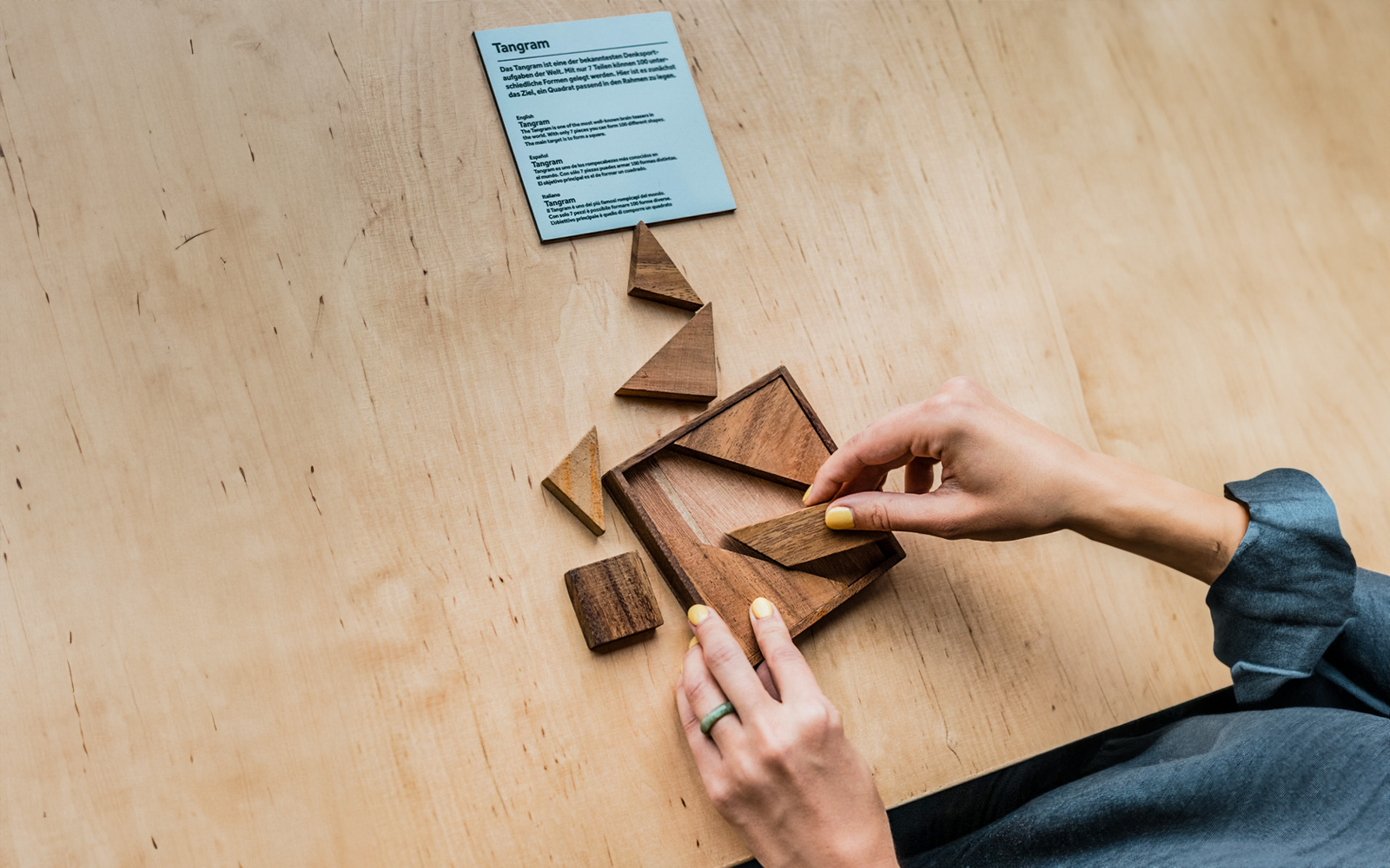 Tangram puzzle being solved at Illuseum Berlin.