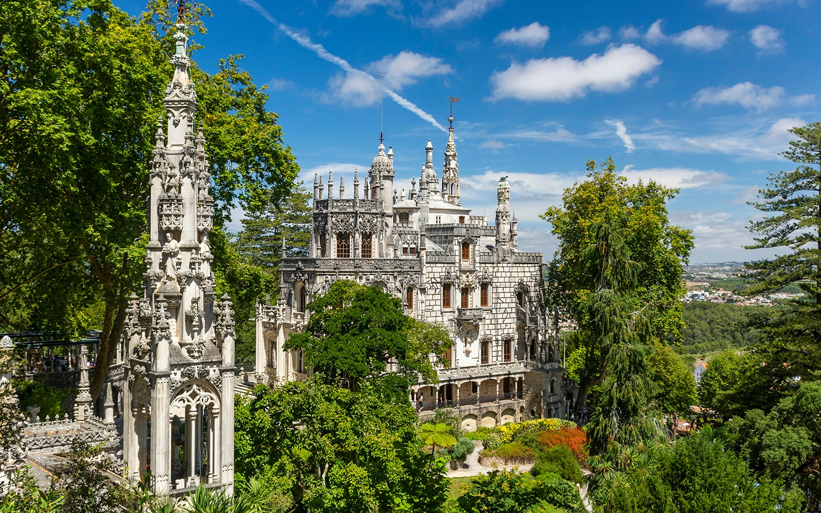 Beautiful view of quinta da regaleria and towers with green trees 