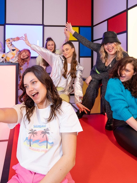 Group taking selfie in Mondriaan Room at Upside Down Amsterdam.