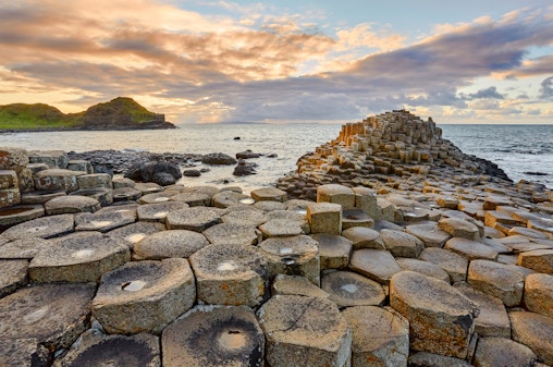 Vanuit Belfast: Rondleiding Giant's Causeway, Dark Hedges & Dunluce Castle