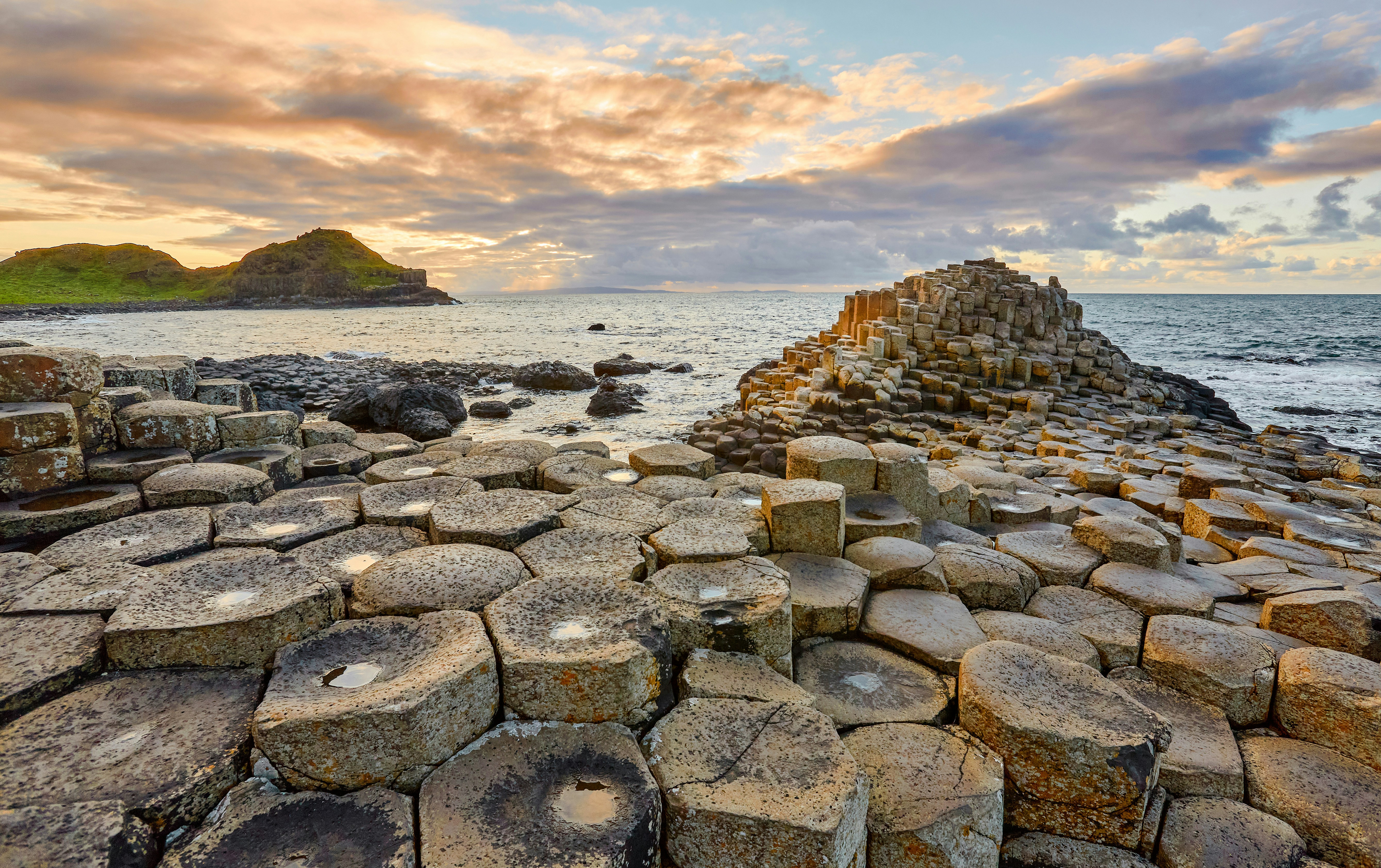 Sobre la Calzada del Gigante, Irlanda | Columnas de basalto y vistas de la costa