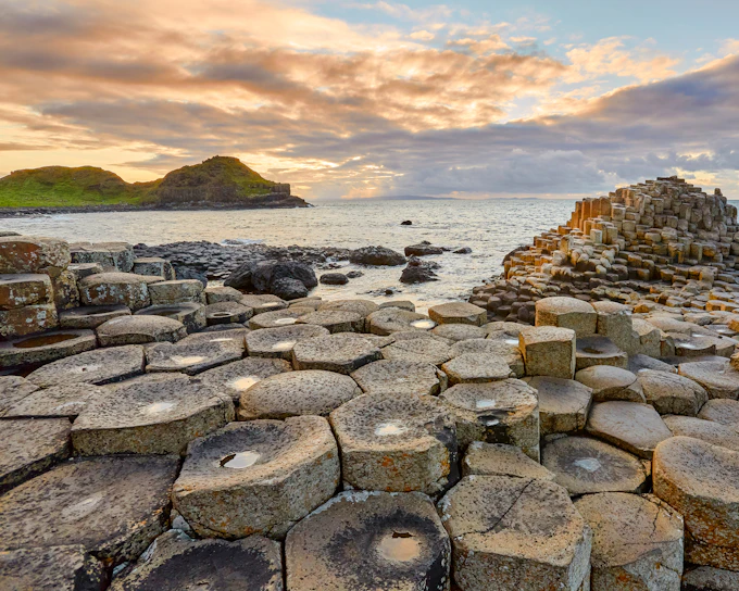 From Belfast: Giant’s Causeway, Dark Hedges & Dunluce Castle Full-Day Tour