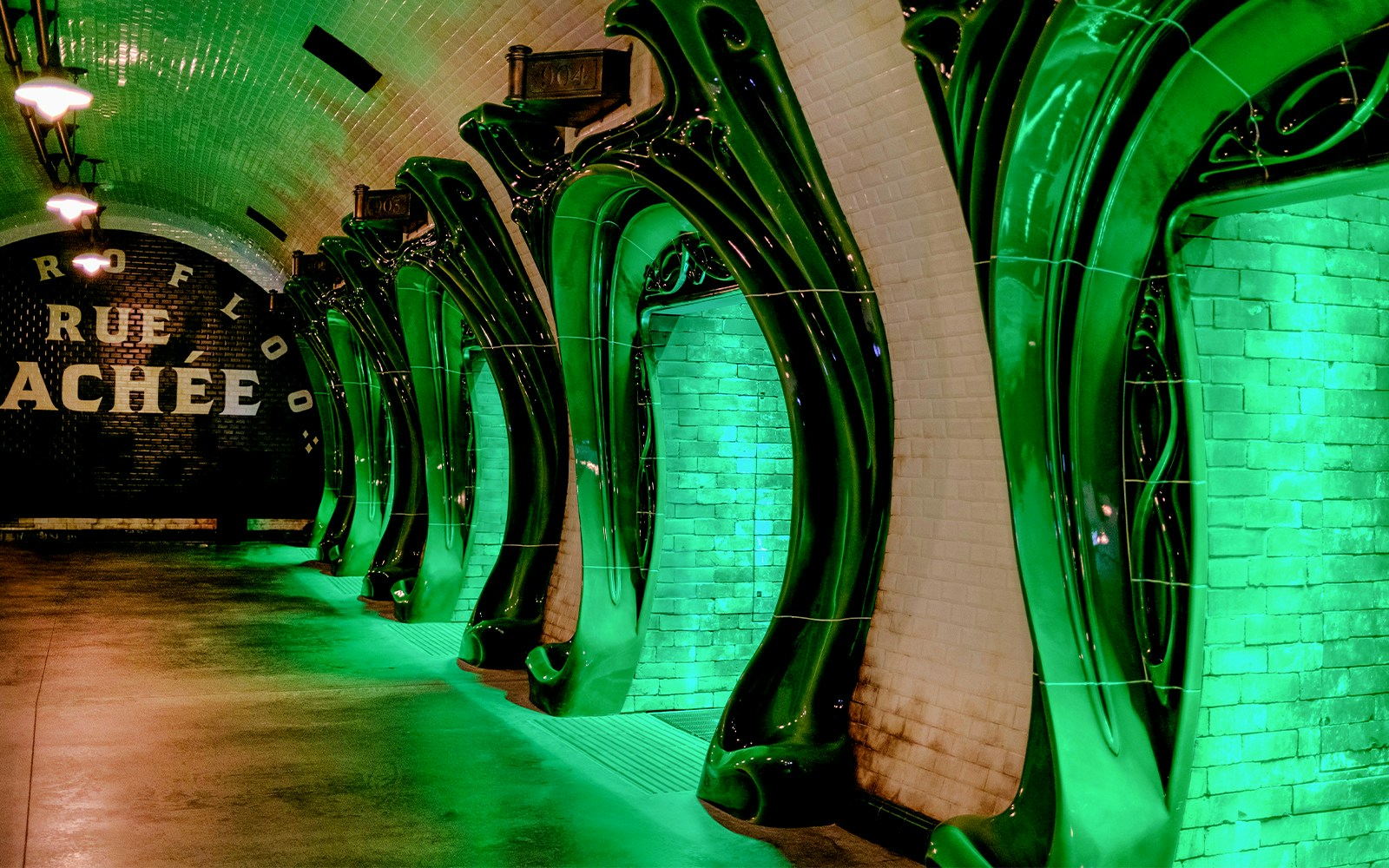 Green-tiled corridor at Harry Potter and the Battle at the Ministry, Epic Universe, Universal Orlando.