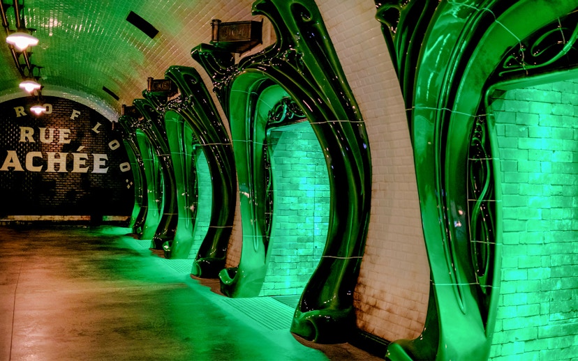 Green-tiled corridor at Harry Potter and the Battle at the Ministry, Epic Universe, Universal Orlando.