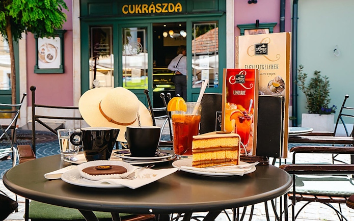 Refreshments on a table at a Szentendre café during the cruise with guided city tour and lunch.