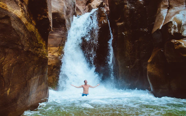 From Amman: Wadi Mujib Siq Trail Hike to the Waterfall
