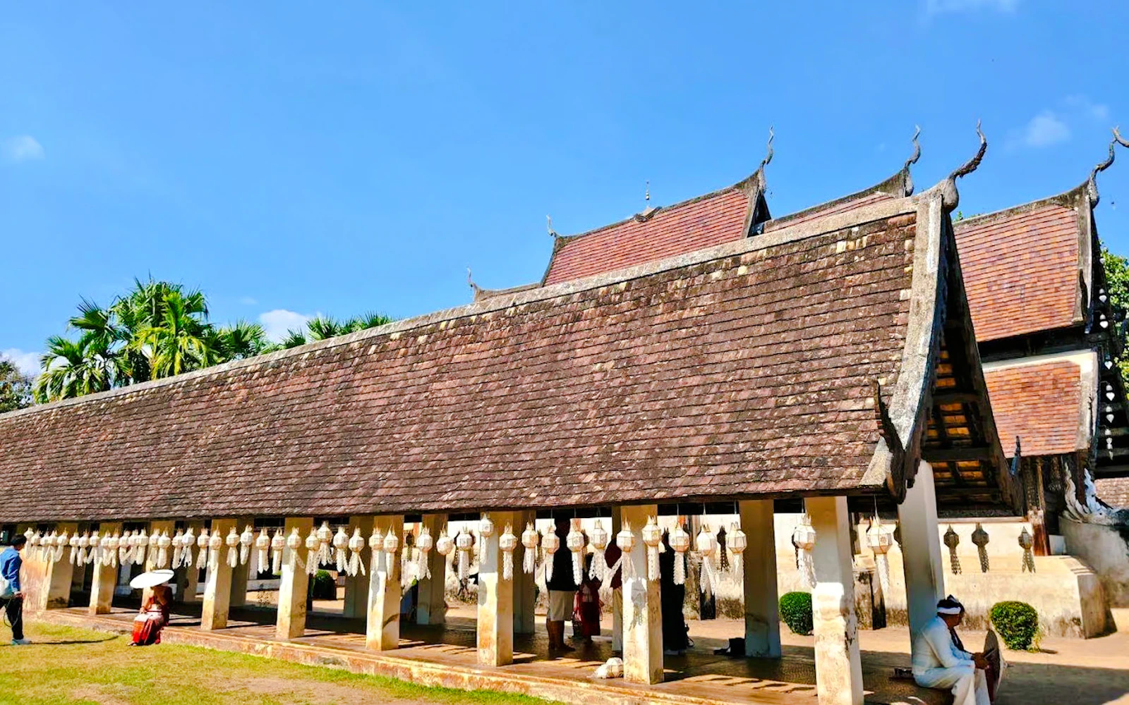 Chiang Mai Small-Group Temple Tour to Wat Ton Kwen and Wat Phra That Doi Kham with Thai Costume Rental