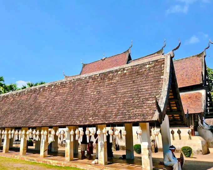 Chiang Mai Small-Group Temple Tour to Wat Ton Kwen and Wat Phra That Doi Kham with Thai Costume Rental