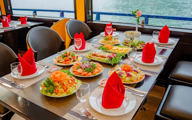 Phong Hai Harmony Cruise dining table with seafood and vegetable dishes.