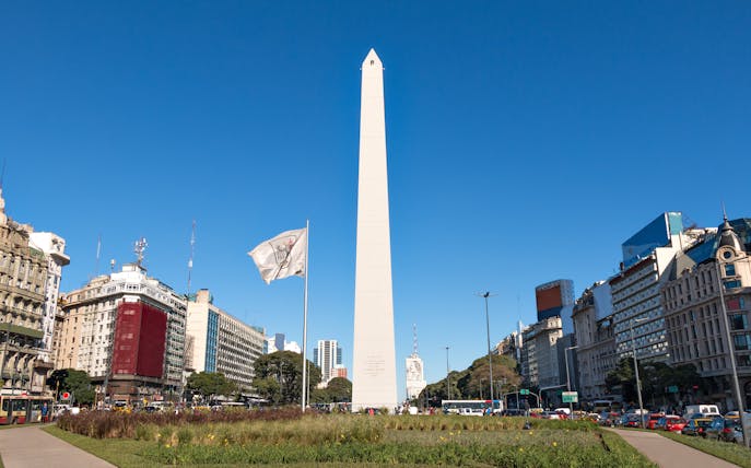 Obelisco in Buenos Aires, Argentina, surrounded by city buildings and traffic.