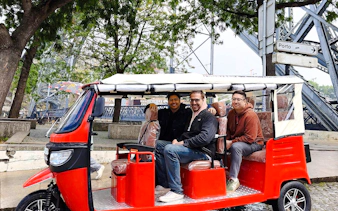 privat tuk-tuk-tur i porto med temaet «oppdagelsestiden», inkludert inngangsbillett til world of discoveries-museet-4