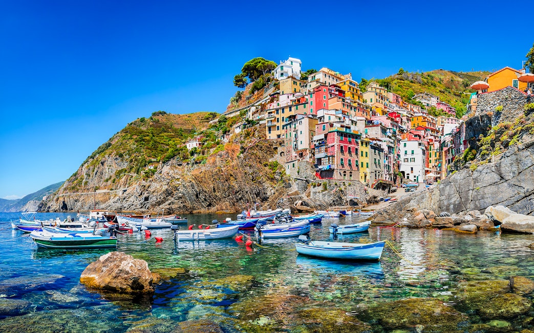 Colorful buildings and boats in Riomaggiore, Cinque Terre, Italy.