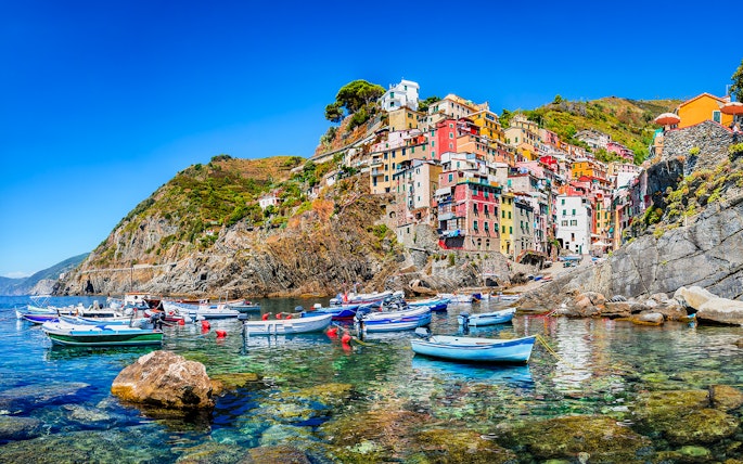 Colorful buildings and boats in Riomaggiore, Cinque Terre, Italy.