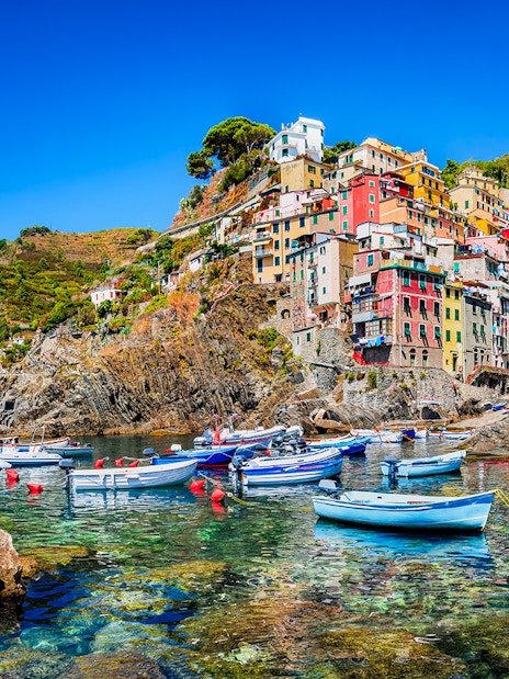 Colorful buildings and boats in Riomaggiore, Cinque Terre, Italy.