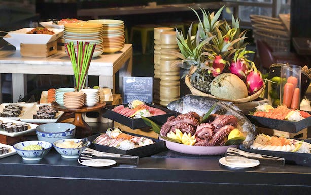 Seafood buffet spread with sushi, octopus, and tropical fruits at Le Méridien Petaling Jaya.