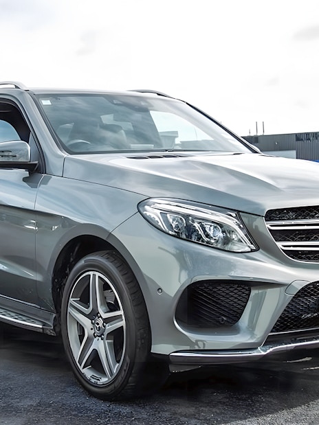 Transfer vehicle for Auckland to Hobbiton Movie Set tour.