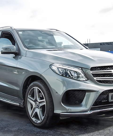 Transfer vehicle for Auckland to Hobbiton Movie Set tour.