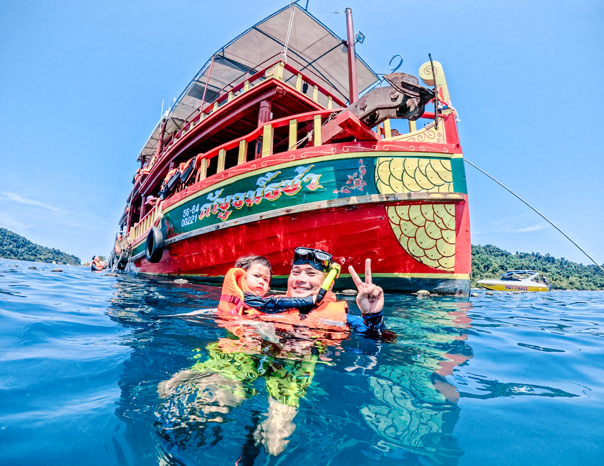 Koh Chang 3 or 4-Island Big Boat Snorkeling Tour with Lunch