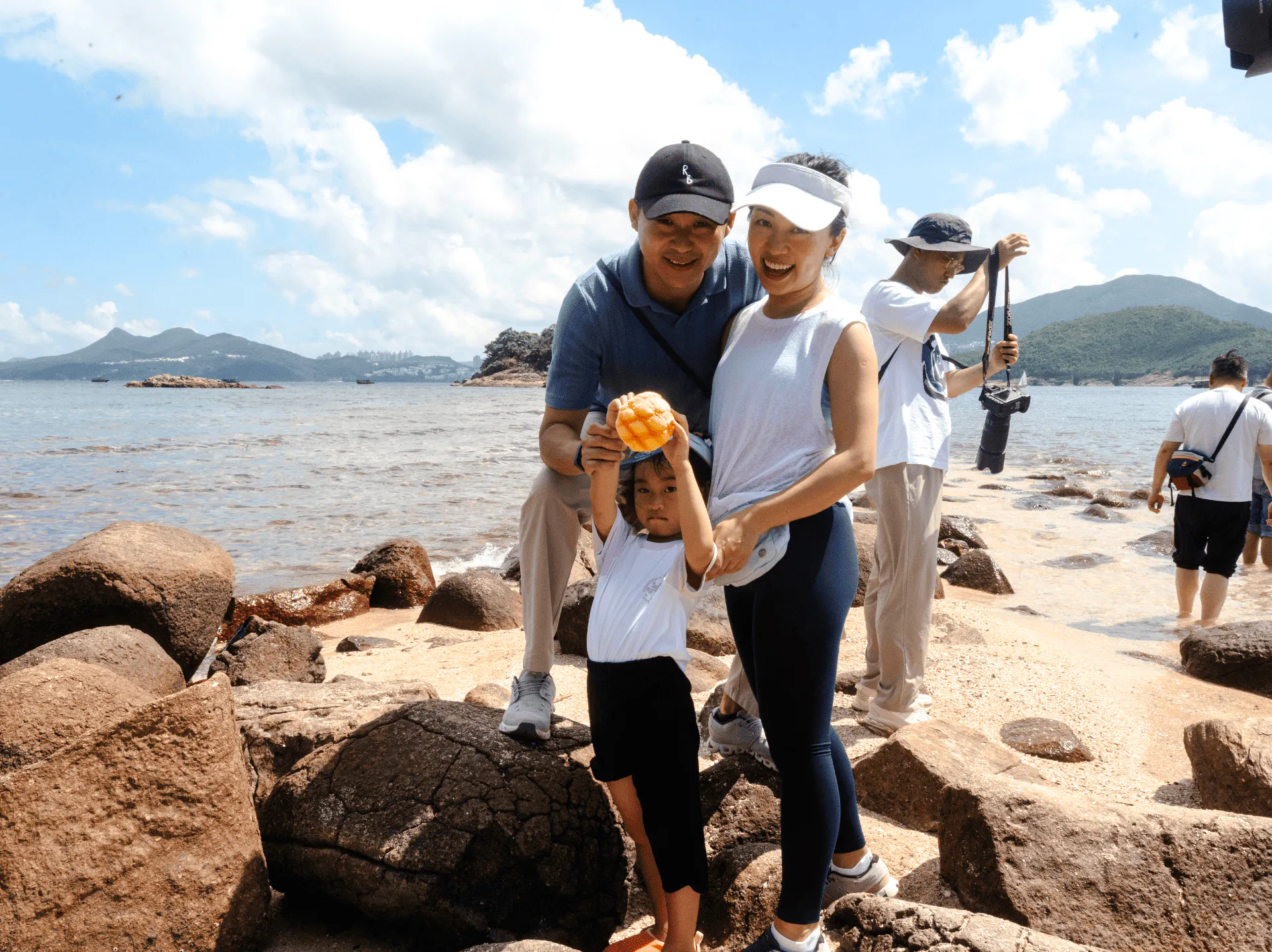 Hong Kong Sai Kung Island-Hopping Yacht Cruise to Yim Tin Tsai With Hakka Snack Tasting